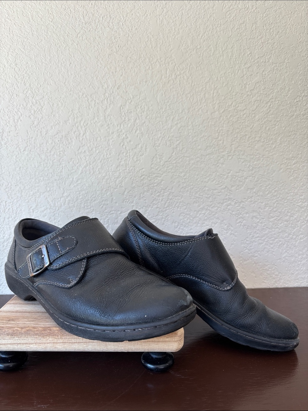 Eastland Black Leather Women's Slip-On Loafers with Buckle Accent‎ size 9